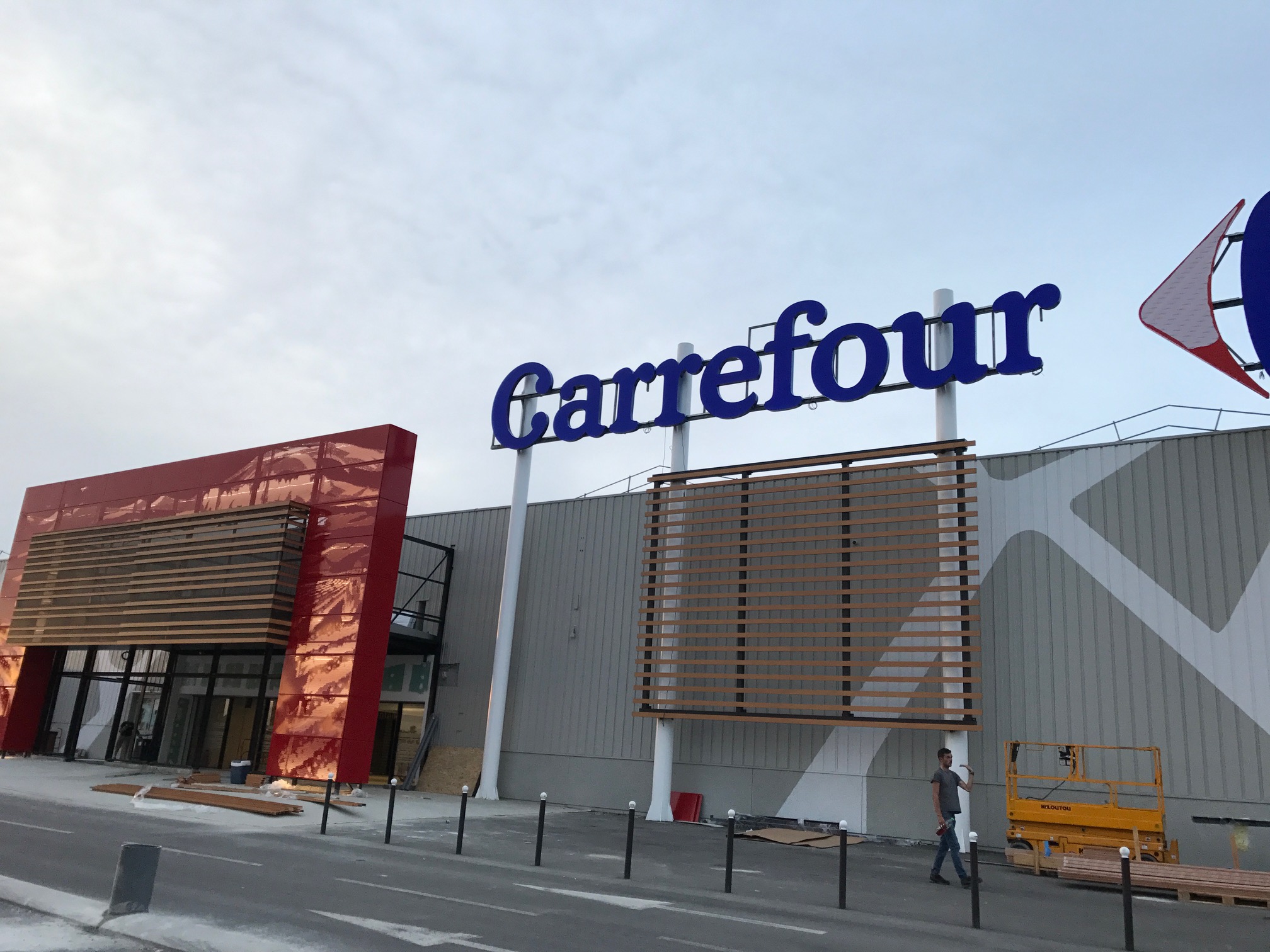Enseigne magasin Carrefour